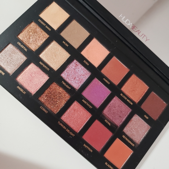 HUDA BEAUTY Other - Huda Beauty Desert Dusk Eyeshadow palette